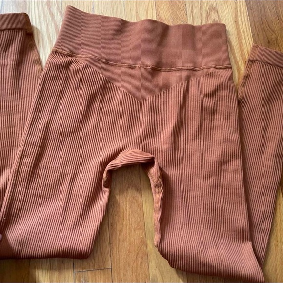 Brown Seamless Leggings - Picture 4 of 4